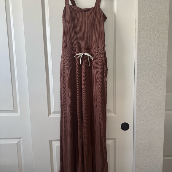 Small, brown chesnut Vuori jumpsuit. - Picture 3 of 8